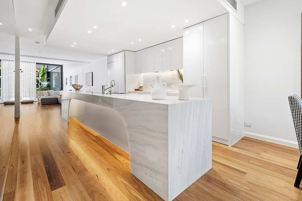 White Pentelikon - Premium Stoner Supply Melbourne, Australia