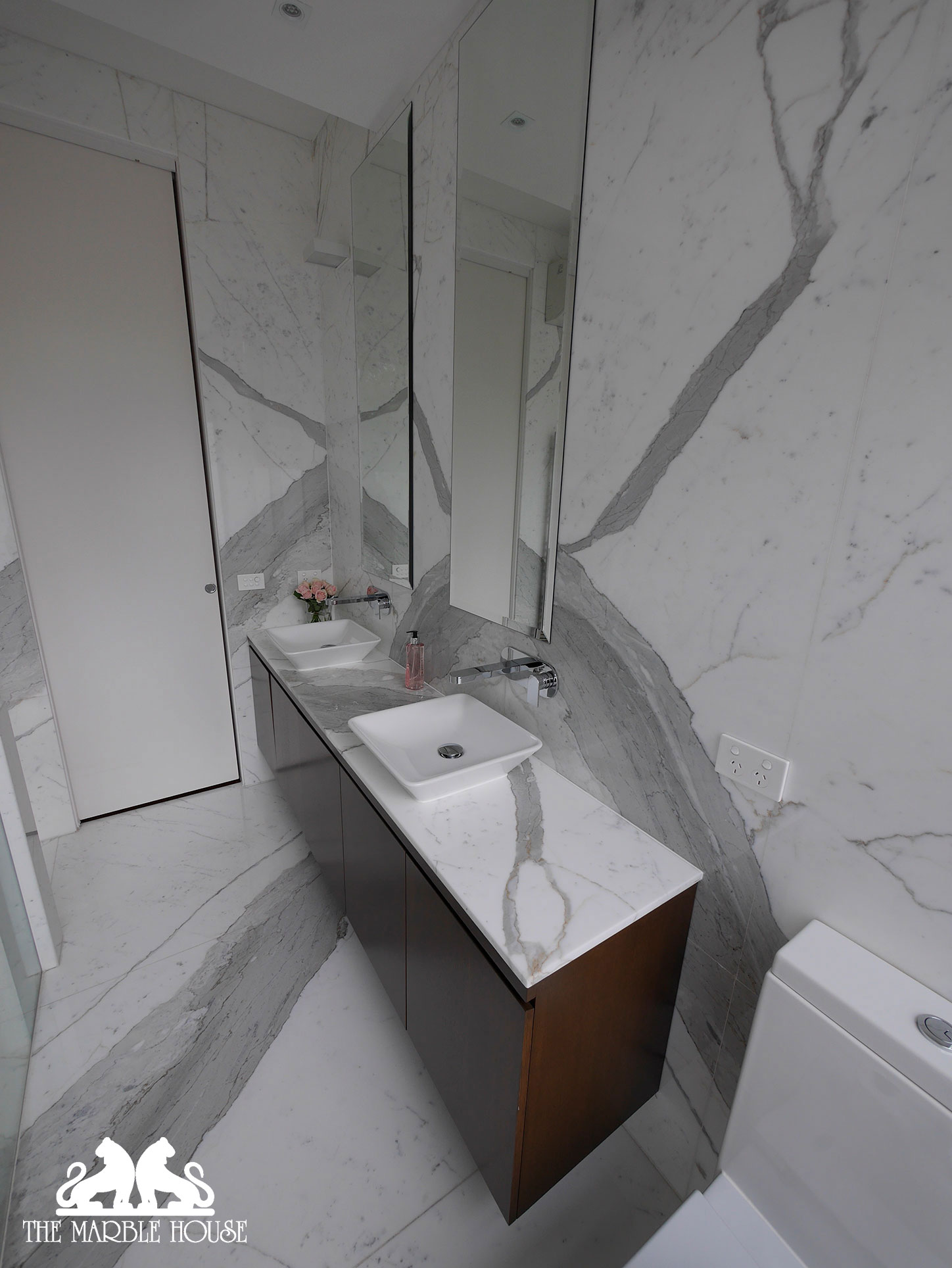 Calacatta Marble. Calacatta supplier. Melbourne and Sydney. Buy Calacatta Marble. The Marble House.Calacatta Marble slabs.
