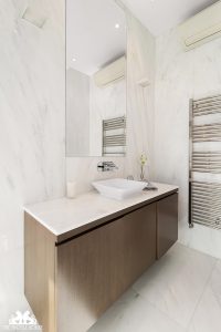 Pendelis Classic -Bathroom. White Pentelikon marble - bathroom.